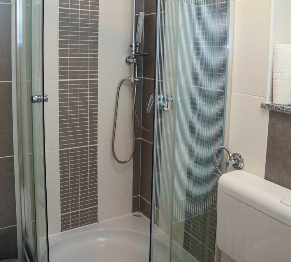 Adrian-Apartments-51511-Malinska-Otok-Krk Primorska 21 エクステリア 写真