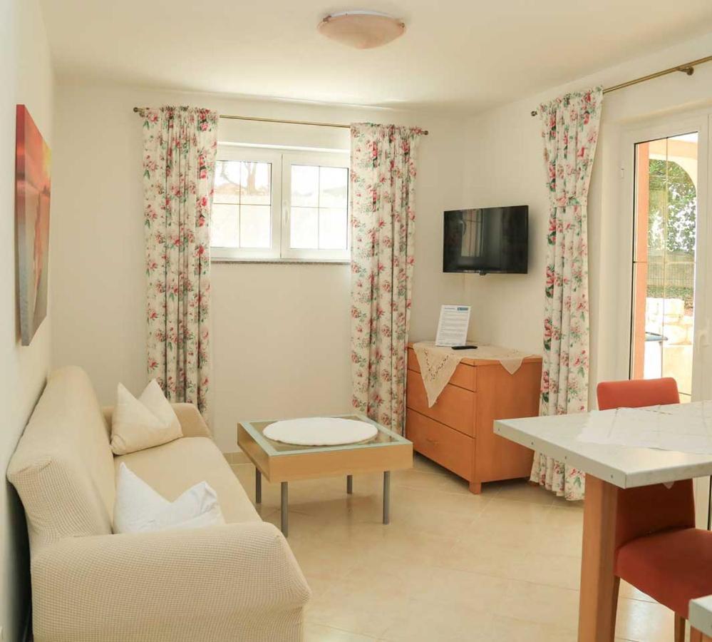 Adrian-Apartments-51511-Malinska-Otok-Krk Primorska 21 エクステリア 写真